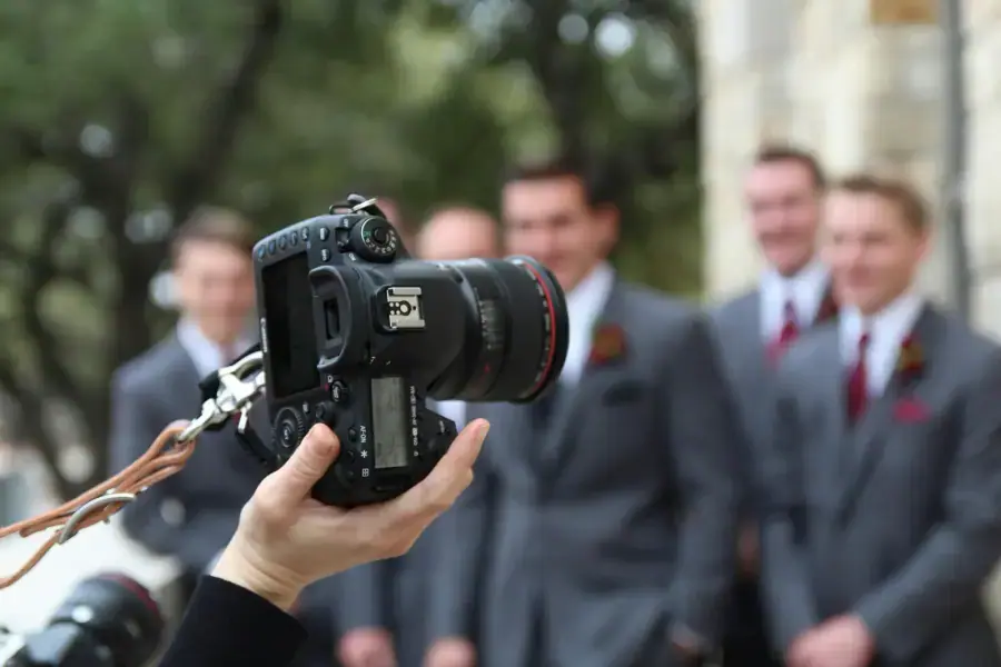 Photographe de mariage en France : tarifs et fourchettes en 2026 Image photographe mariage: photographe 1